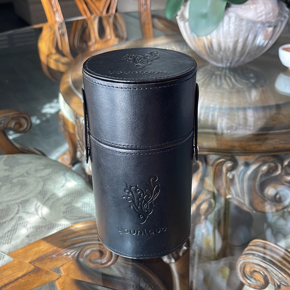 Younique brush holder